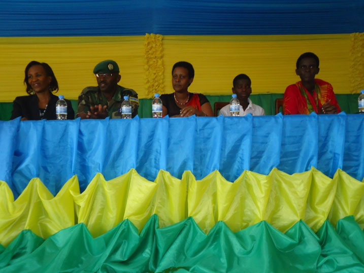 Minisitiri Gasinzigwa yanasabye abana kutananirana mu miryango.