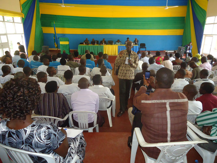 Minisitiri Kaboneka avuga ko abayobozi ku mudugudu batanze umusaruro ugaragara nta kibazo kitakemuka.