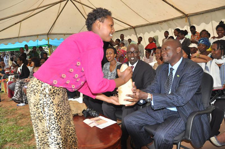 Minisitiri Joe ati "Zirakamwa".