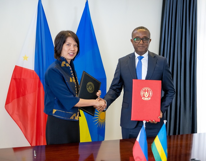 Minisitiri Dr Biruta na Amb Charlotte Tang 