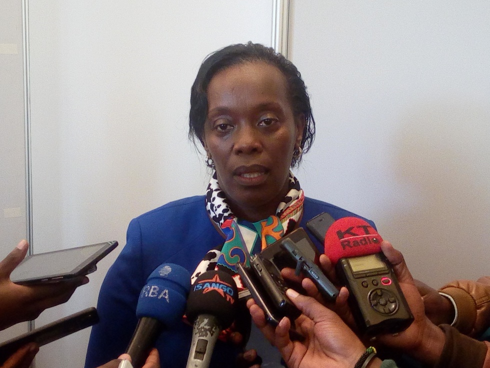 Minisitiri Gashumba avuga ko ari ngombwa ko buri kagari kagira poste de sante hagamijwe kwihutisha ubuvuzi