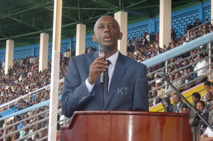 Minisitiri Kaboneka avuga ko gufasha abatishoboye ari ingenzi kuko utabwiriza umuntu ushonje ngo yumve
