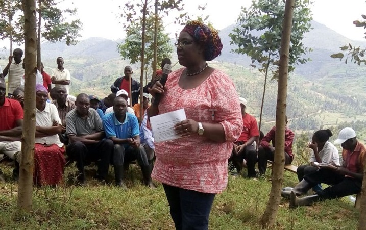 Minisitiri Mukantabana avuga ko bidakwiye ko ababyeyi batura agahinda k