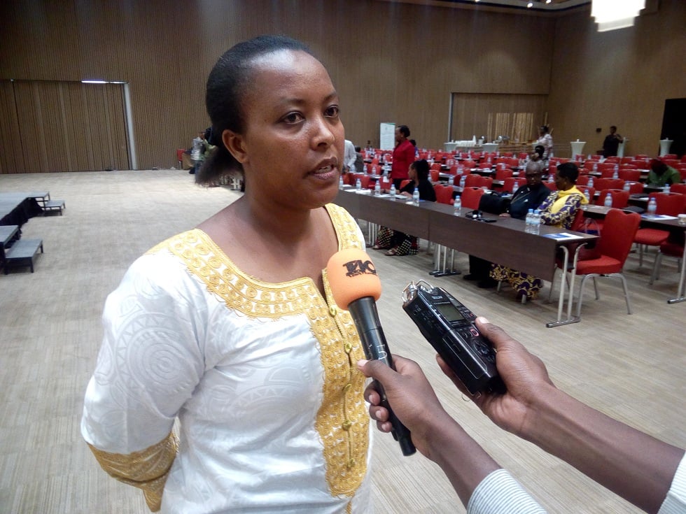 Minisitiri Nyirasafari yemeza ko hakiri ibibazo bijyanye n'ubushobozi nubwo birimo gushakirwa ibisubizo ngo imirire mibi icike