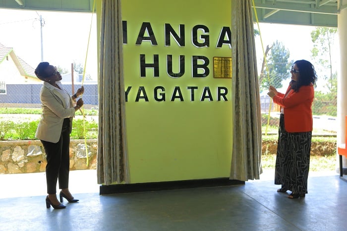 Minisitiri Paula Ingabire na Ambasaderi w'Ubumwe bw'Uburayi mu Rwanda, Belen Calvo Uyarra, bafungura Hanga Hub Nyagatare
