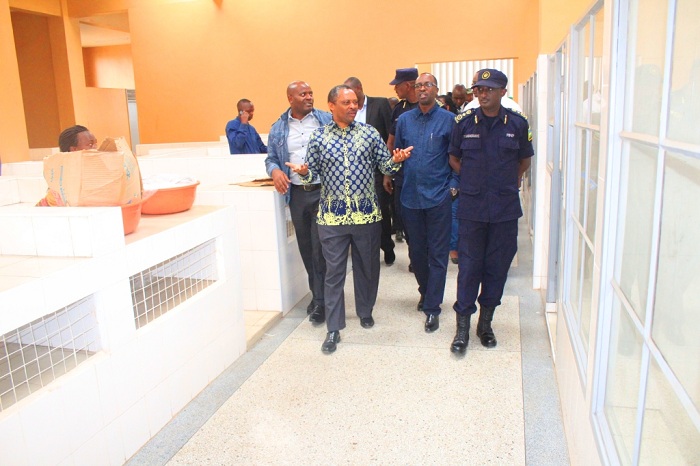 Minisitiri Shyaka areba uburyo isoko rititabiriwe gukorerwamo n'abahawe ibibanza