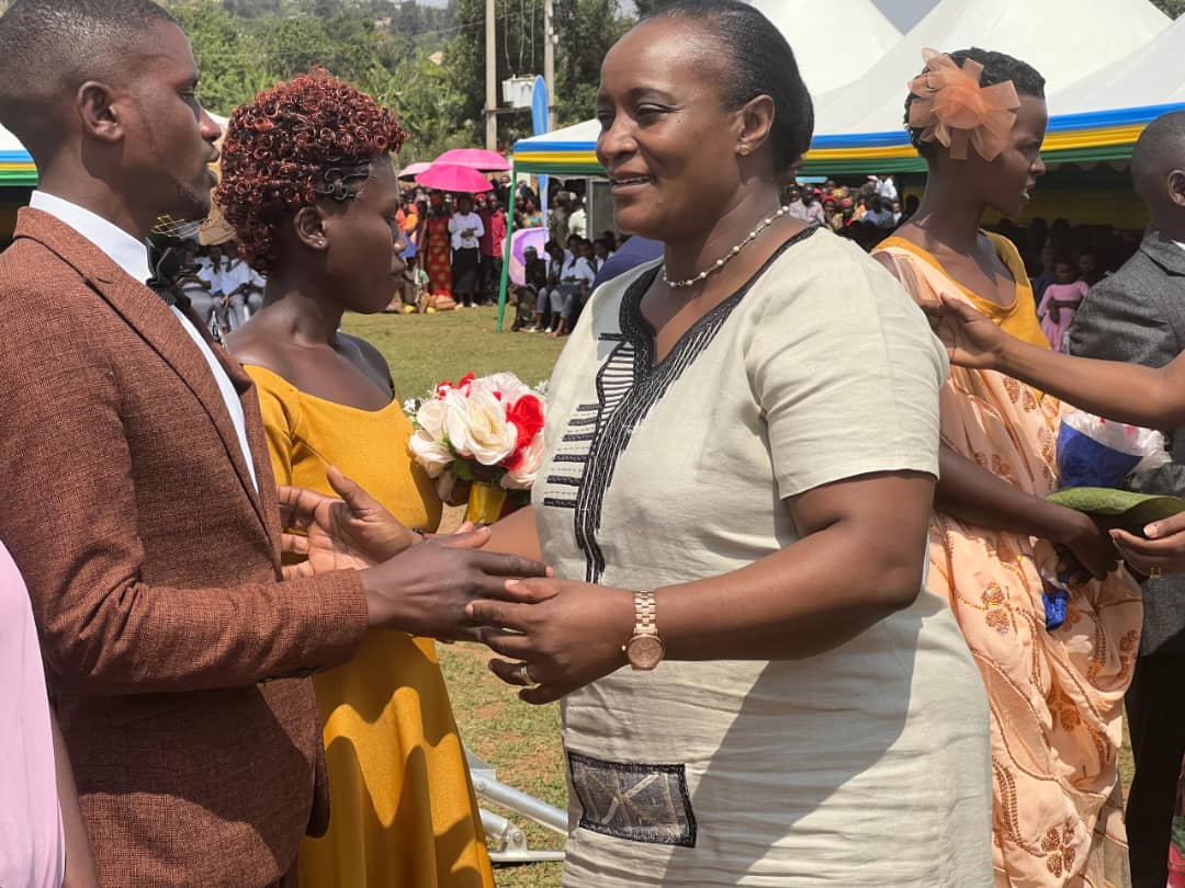 Minisitiri Uwimana yibukije ko kubana abantu barasezetanye imbere y'amategeko ari bitanga amahirwe menshi y'imibanire izira amakimbirane n'ihohoterwa