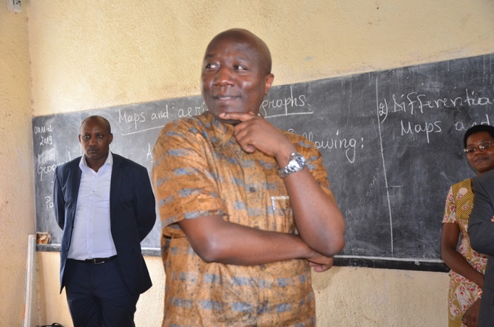 Minisitiri w'intebe, Dr Ngirente Edouard, na we ubwe yiboneye ubucucike bw'abanyeshuri i Karongi
