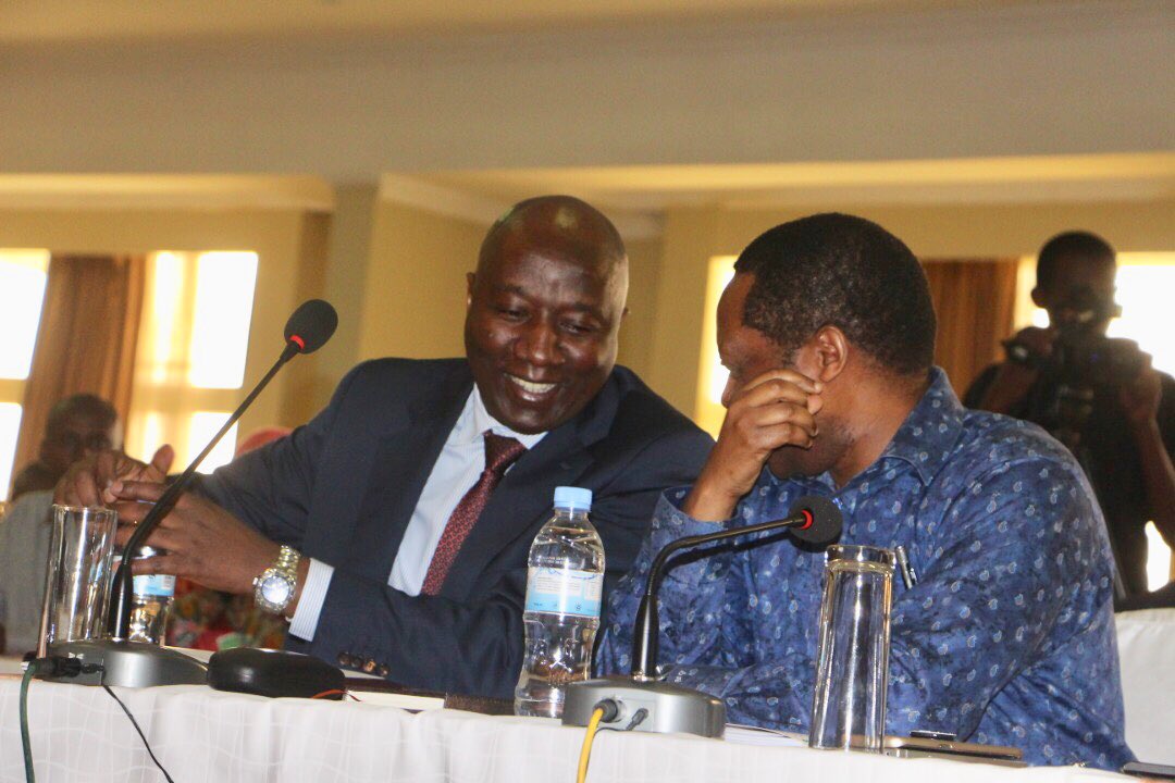 Minisitiri w'Intebe na minisitiri w'Ubutegetsi bw'igihugu
