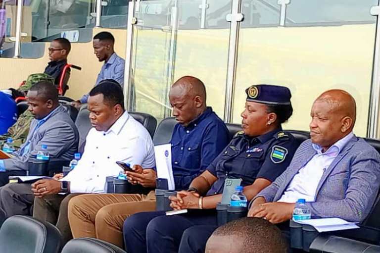 Minisitiri w'Urubyiruko Dr Jean Nepo Abdallah Utumatwishima (wambaye ishati y'umweru) na we yitabiriye inteko y'urubyiruko, i Huye