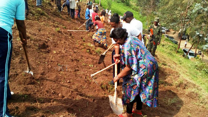 Minisitiri wo gucyura impunzi no gukumira ibiza Seraphine Mukantabana yibukije abanya Mubuga ko mbere ya byose bagomba kubanza kugira ubuzima bwiza