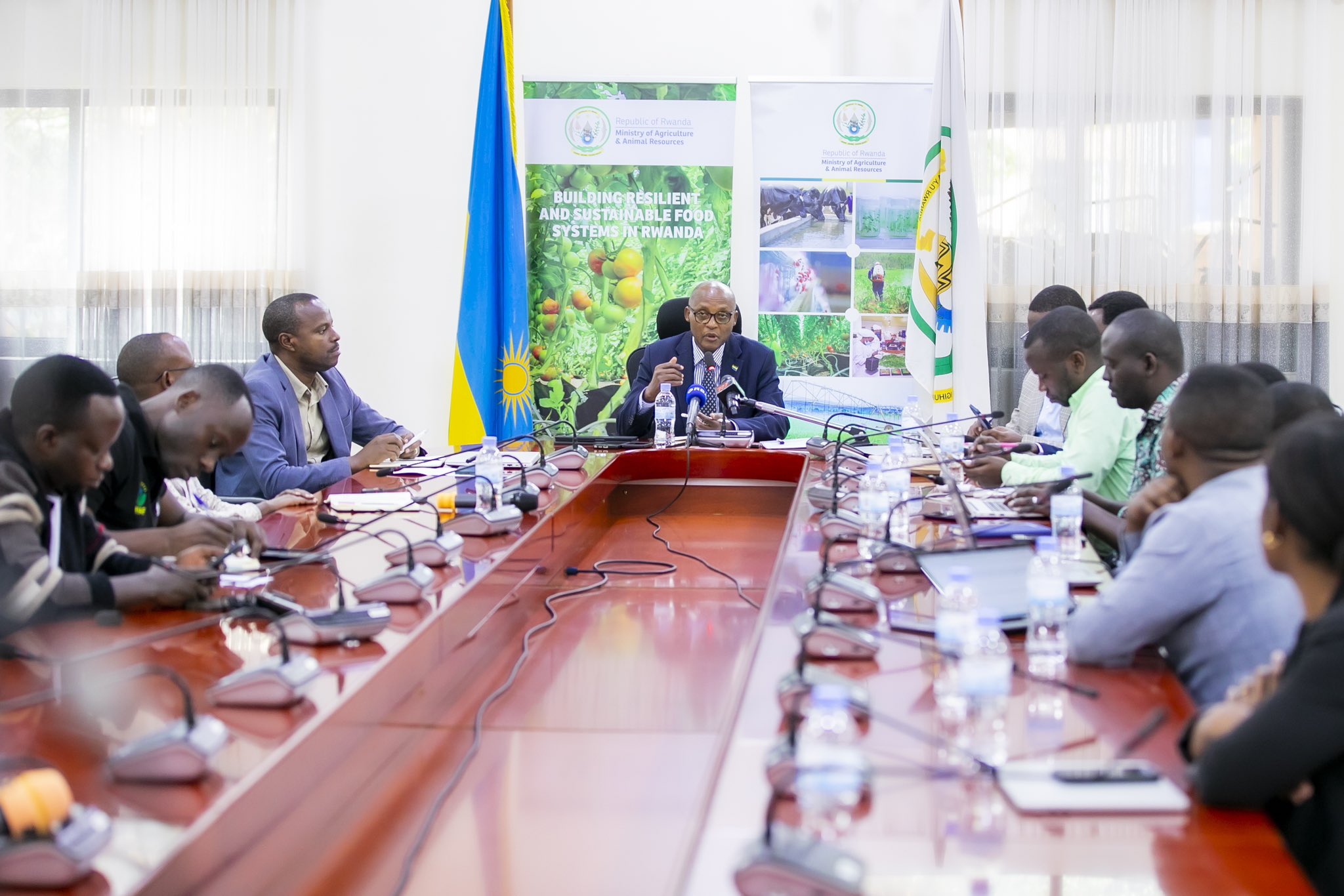 Minisitiri yabwiye abanyamakuru ko ingamba zafashwe zitanga icyizere ko hatazabaho kubura k'umusaruro ku buryo byatera amapfa cyangwa inzara mu gihugu