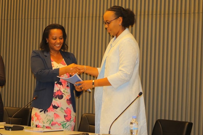 Minisitiri Munyangaju ahererekanya ububasha na Senateri Nirasafari wahoze ayobora iyi Minisiteri