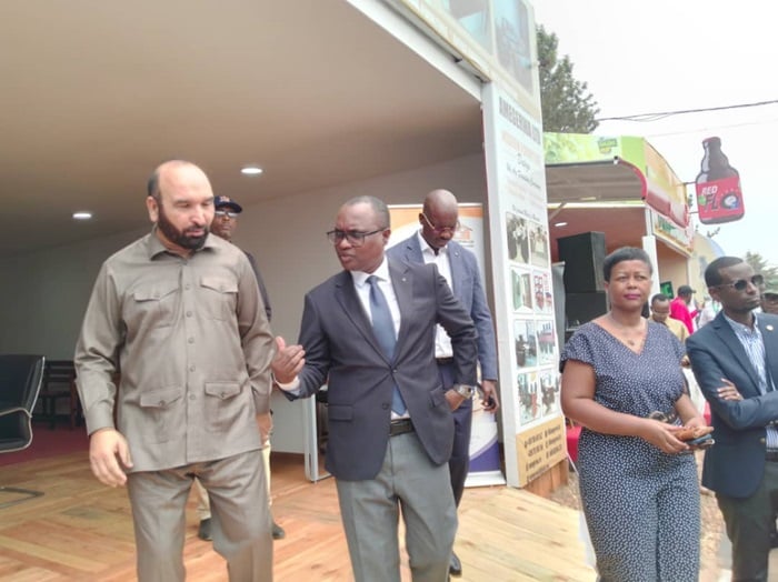Minisitiri Ngabitsinze avuga ko Abanyamahanga bazakomeza koroherezwa