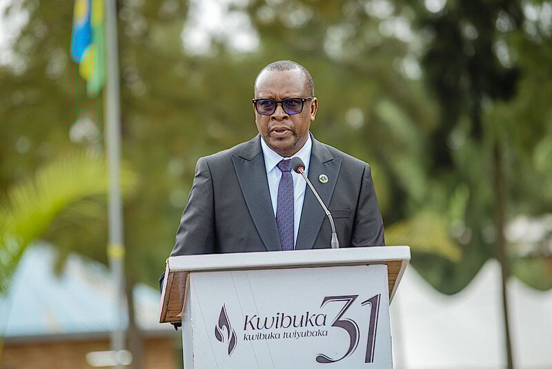 Min Bizimana yavuze ko bitari bikwiye kumara imyaka 31 hari abagisaba uburenganzira bwo gushyingura imibiri y'ababo kubera ko hari abanga gutanga amakuru