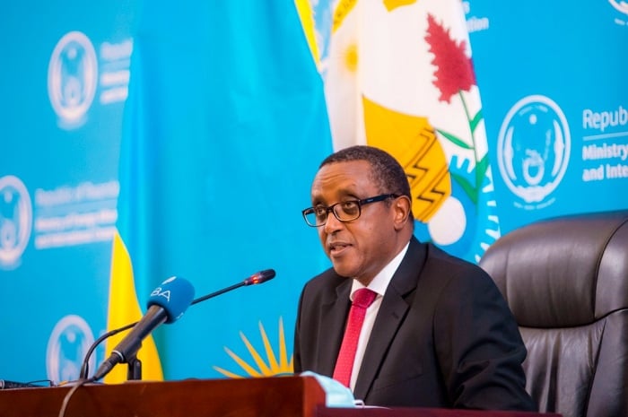 Minisitiri Biruta ubwo yari mu kiganiro n'abanyamakuru