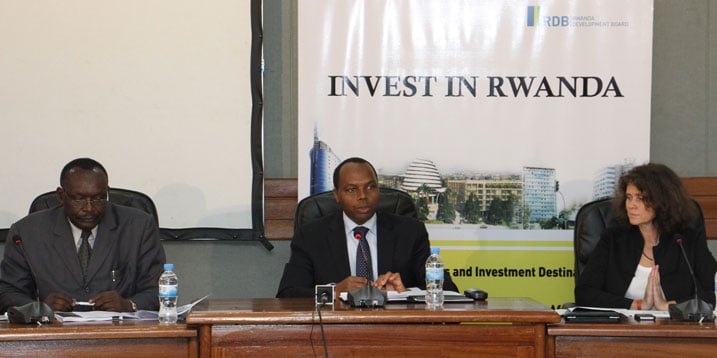 Ministiri Francois Kanimba wa MINICOM, Francis Gatare CEO wa RDB na Carolyn Turk wa Banki y
