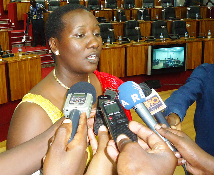 Minisitiri Uwacu ngo aje kubaka ubunyamwuga mu bakora siporo no guteza imbere umuco ahereye mu muryango.