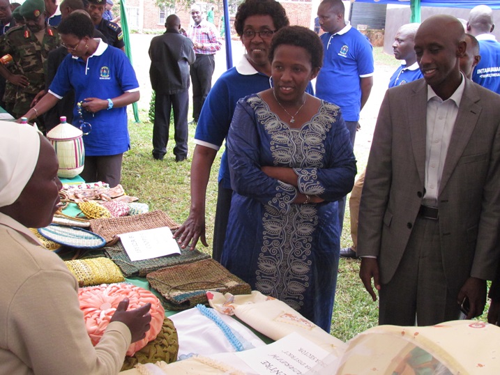 Ministre yabanje no gusura ibikorwa byari mu imurikagurisha ry