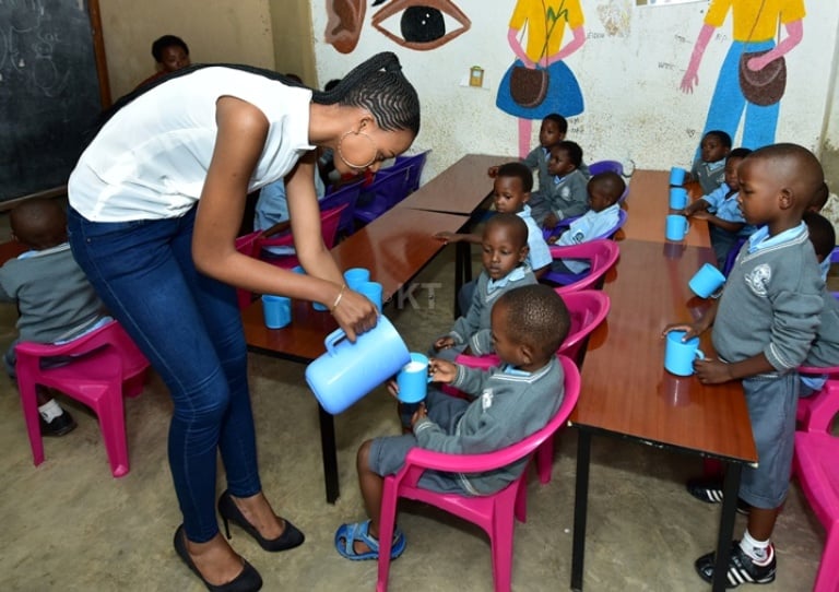 Miss Jolly yanakoze igikorwa cyo gukamishiriza abana b'incuke
