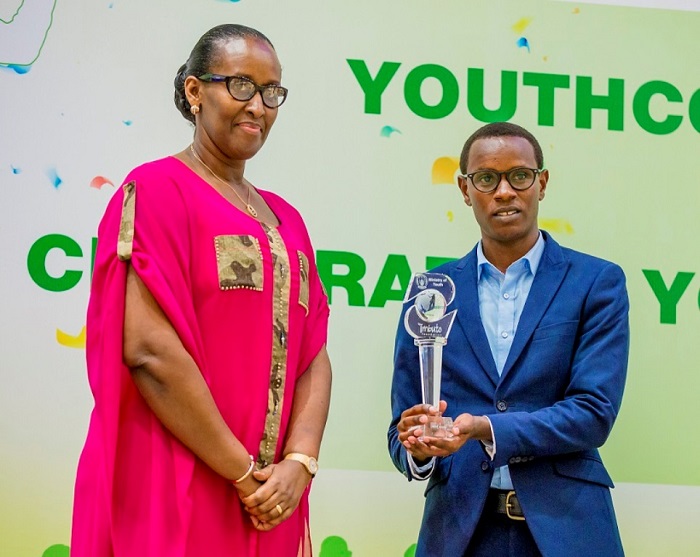 Mizero yahawe igihembo muri 2018, kubera gufasha urubyiruko gukira ibikomere