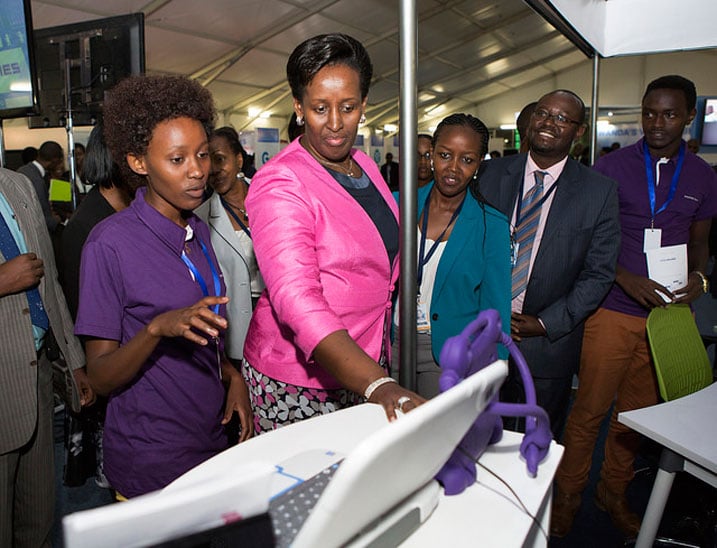 Mme Jeannette Kagame asura ibirimo kumurikirwa muri "Transform Africa".