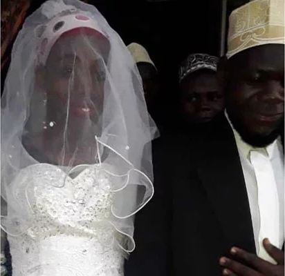 Mohammed Mutumba na Swabullah Nabukeera wari wiyoberanyije yigize umugore (Ifoto: Daily Monitor)