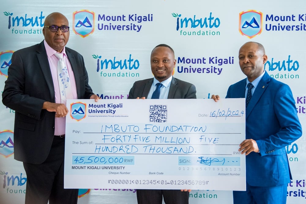 Kaminuza ya Mount Kigali (yahoze yitwa Mount Kenya) yahaye Imbuto Foundation Sheki ya 45,500,000 Frw