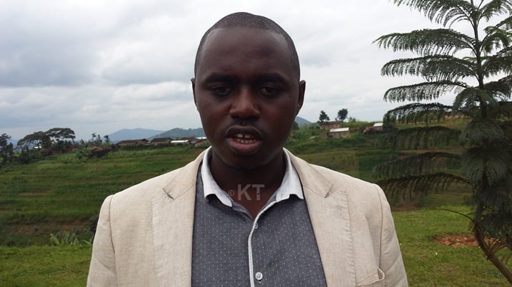 Mpayimana asaba abakozi ubuyobozi bw'ibanze kubafasha mu guhindura imyumvire y'abaturage ku gutura nabi.