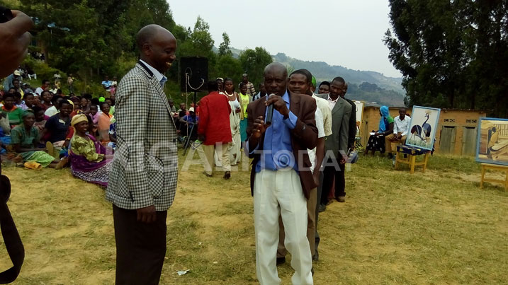 Mazimpaka Patrick, umuturage w'i Kivuruga, asaba ko babareka bagatora Kagame akabayobora ubuziraherezo.