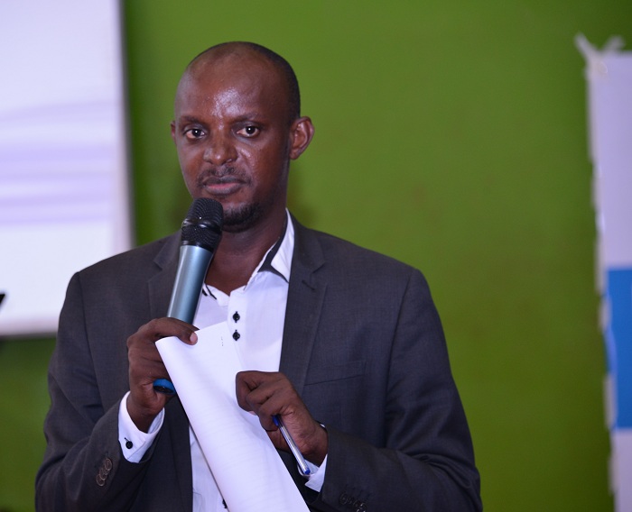 Mporananayo Gerard,Umuyobozi wa EYES Rwanda wanateye inkunga iyo mishinga yatangaje ko bakomeza gukurikirana ibikorwa by'uru rubyiruko mu gihe cy'umwaka 