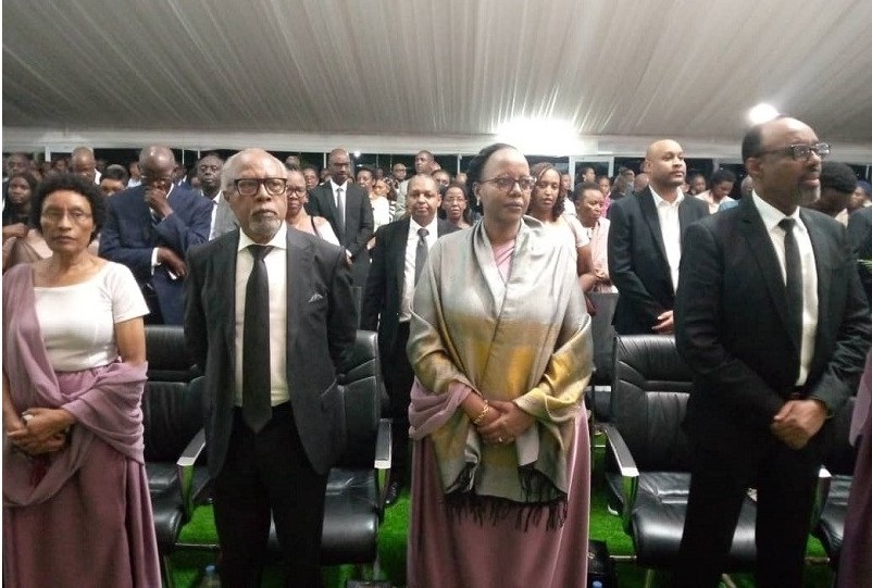 Yaherekejwe n'abantu b'ingeri zitandukanye