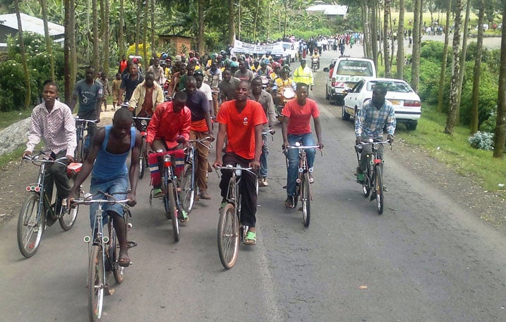 Mu gusoza icyumweru cyahariwe kurwanya ruswa, abanyaburera bakoze urugendo rwo kuyamagana.