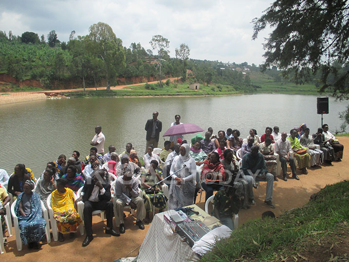 Mu Karere ka Nyanza ibikorwa byo kwibuka byakorewe ku cyuzi cya Nyamagana hibukwa abatutsi bakijugunywemo.