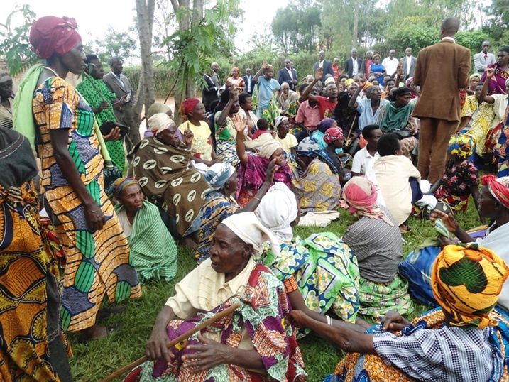 Mu bahawe iyi nkunga harimo abakecuru bo mu murenge wa Muhazi batoranyijwe hakurikijwe abayibabaye kurusha abandi