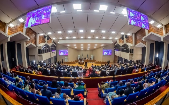 mu cyumba cy'inteko ishinga amategeko y'u rwanda niho habereye inteko rusange ya kabiri ya EALA