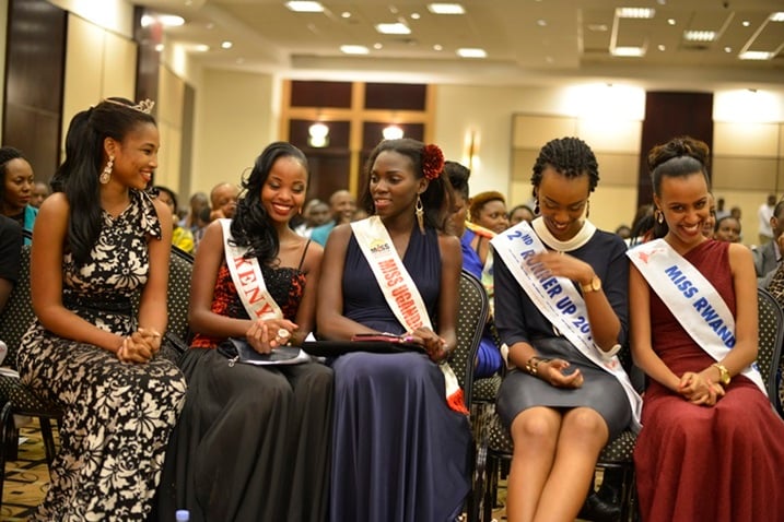 Mu gitaramo cyo gukusanya inkunga yo gufasha incike za Jenoside Doriyane yari yatumiye bagenzi be bo muri Uganda, Tanzaniya na Kenya.