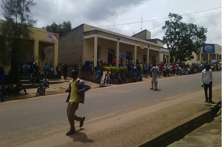 Mu gitondo cya kare abanyenyanza bari bizinduye ngo bihere ijisho isiganwa ry'amagare.