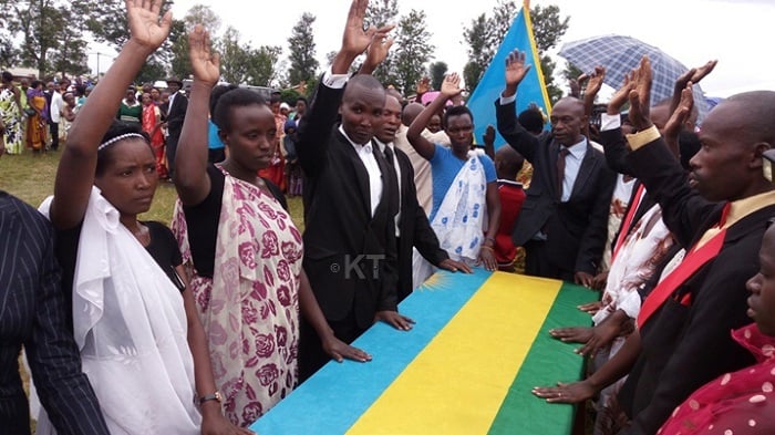 Mu Karere ka Gatsibo mu Murenge wa Kiramuruzi imiryango 200 yasezeraniye icyarimwe kubana byemewe n'amategeko tariki 08 Werurwe 2016