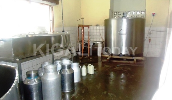 Mu makusanyirizo atandukanye muri Gishwati,usanga haboneka amata menshi ariko imihanda igera kuri ayo makusanyirizo ikaba ikibazo gituma ibikomoka ku bworozi bitagira agaciro.