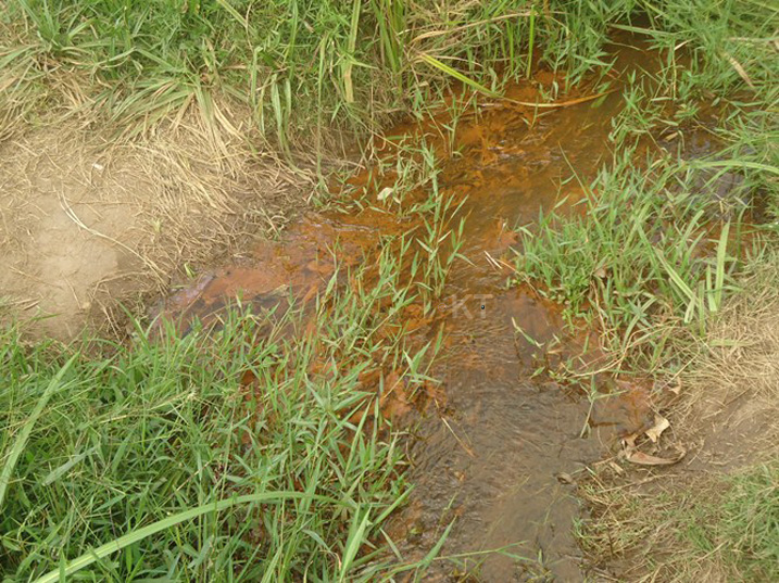  Hari n'abakoreshaga amazi bavoma mu tugezi nk'utu, ariko mu myaka ibiri ngo nta muturage uzaba agikoresha amazi mabi 