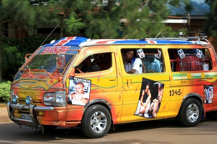 Biragoye kuba wabona imodoka nk'iyi ikiri nshya mu gihugu. bivuze ko mu myaka mike ziba zitakiboneka mu mihanda.