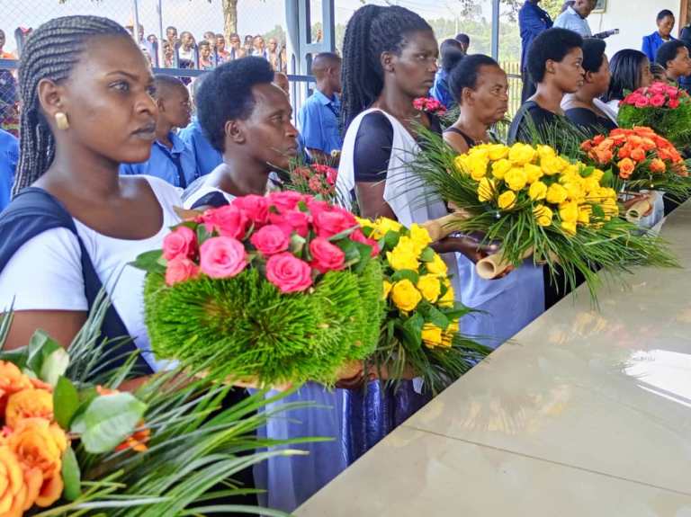 Mu rwibutso rwa Jenoside rwo mu ruganda rw'icyayi rwa Mata hashyinguye imibiri 381 y'Abatutsi bahakoraga n'abari batuye mu nkengero z'uruganda