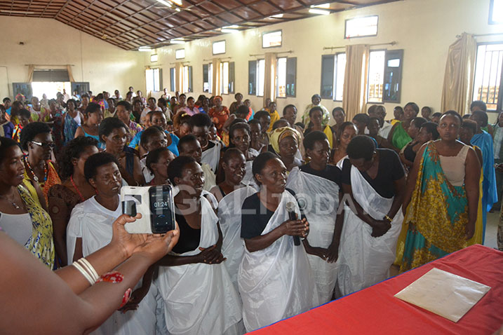 Mufumaruyonga wavuze mu izina rya bagenzi be yavuze ko hari byinshi abagore bakesha Perezida Kagame ku buryo batamutera umugongo.