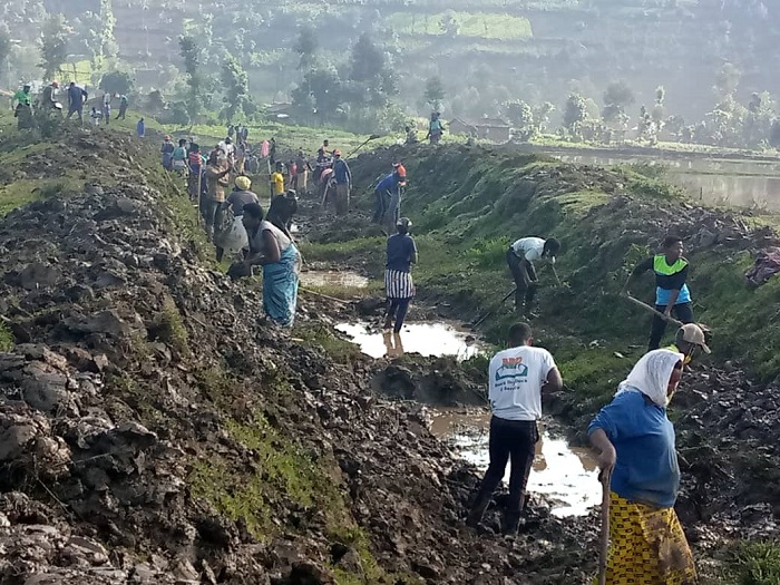 Abaturage bishimiye ko mu gihe gito iki kibaya batangiye kubungabunga bazongera kukibyaza umusaruro