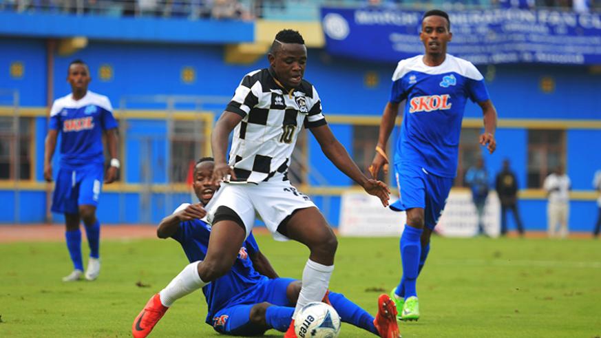 Hakizimana Muhadjili ni umwe mu bakinnyi bakunze kuzonga Rayon Sports agikina muri APR FC
