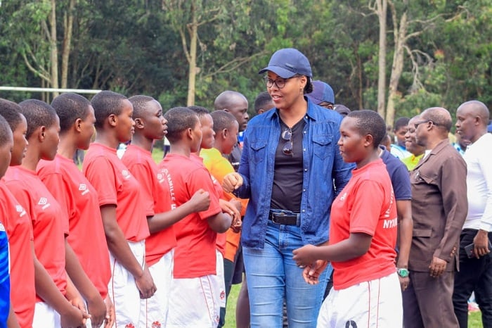 Minisitiri Munyangaju asuhuza abakinnyi