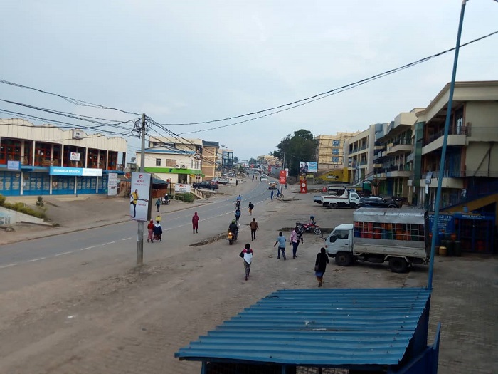 Bahagaritse ibyo bakoraga barataha kugira ngo saa kumi n'ebyiri zibasange mu rugo