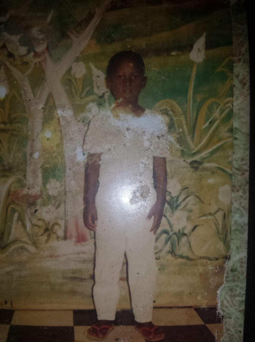 Muhizi Alphonse ababazwa n'uko yabuze ababyeyi be akiri muto bagenda batamubwiye aho se akomoka