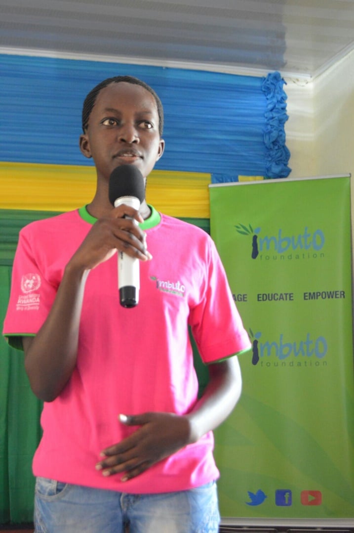 Muhorakeye Candide ashimira Imbuto Foundation ukuntu ishyigikira uburezi bw'umukobwa.